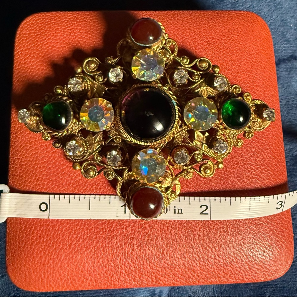 VINTAGE CHANEL Gripoix Brooch